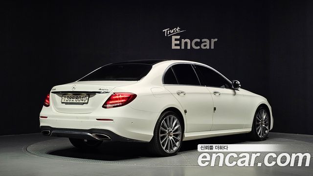 Mercedes-Benz E-Class W213 E350 4MATIC AMG Line - фото 1