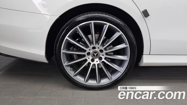 Mercedes-Benz E-Class W213 E350 4MATIC AMG Line - фото 4