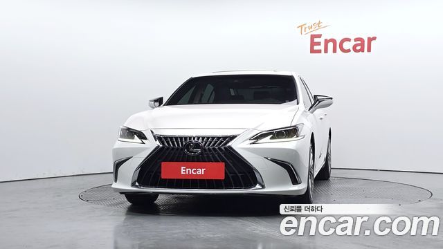 Lexus ES 300h 7-го поколения Luxury Plus - фото 2