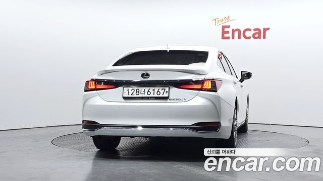 Lexus ES 300h 7-го поколения Luxury Plus - фото 3