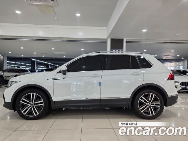 Volkswagen Tiguan 2-го поколения 2.0 TDI Prestige - фото 2