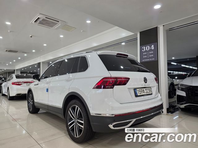 Volkswagen Tiguan 2-го поколения 2.0 TDI Prestige - фото 3