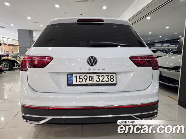 Volkswagen Tiguan 2-го поколения 2.0 TDI Prestige - фото 4