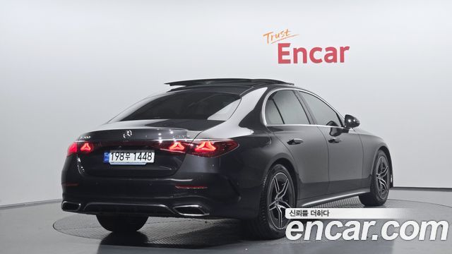 Mercedes-Benz E-Class W214 E300 4MATIC AMG Line - фото 0