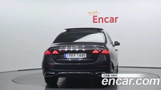Mercedes-Benz E-Class W214 E300 4MATIC AMG Line - фото 2