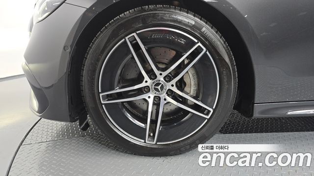 Mercedes-Benz E-Class W214 E300 4MATIC AMG Line - фото 3