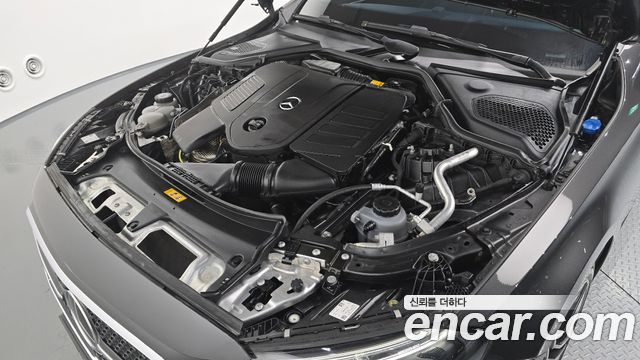 Mercedes-Benz E-Class W214 E300 4MATIC AMG Line - фото 4