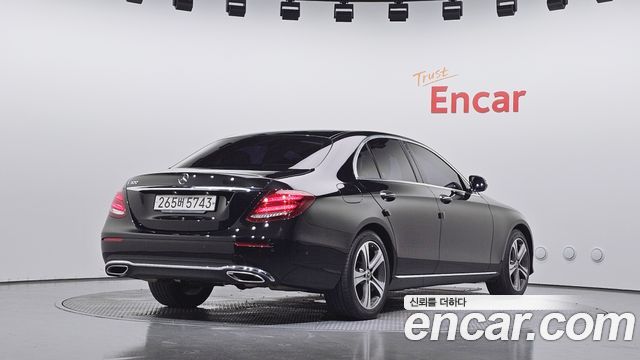 Mercedes-Benz E-Class W213 E300 Avantgarde - фото 1