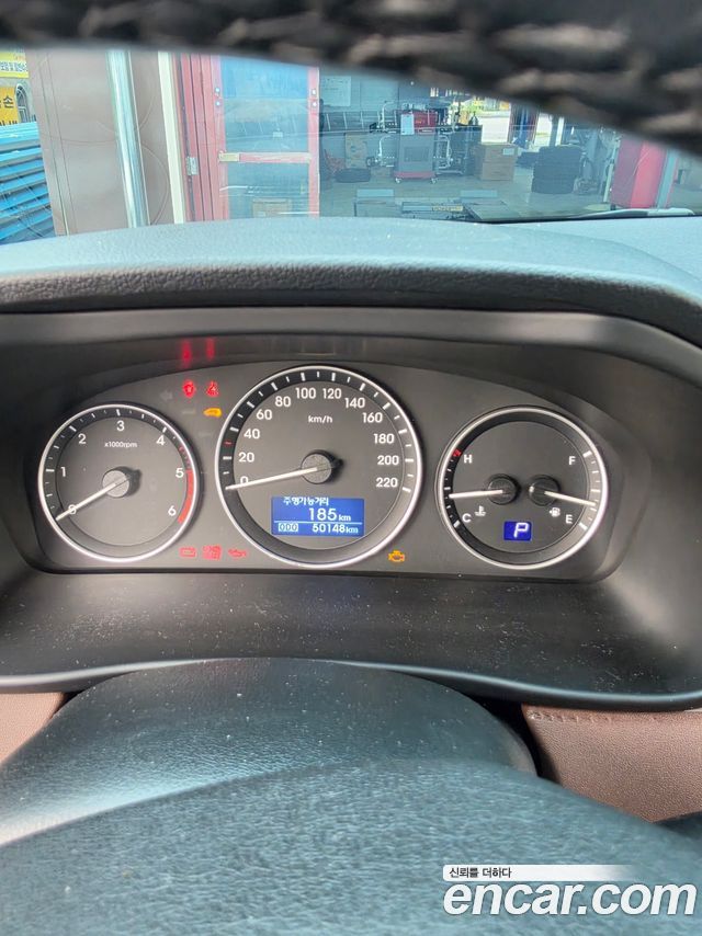 Hyundai Starex New 4WD Urban 9-Seater Exclusive - фото 0