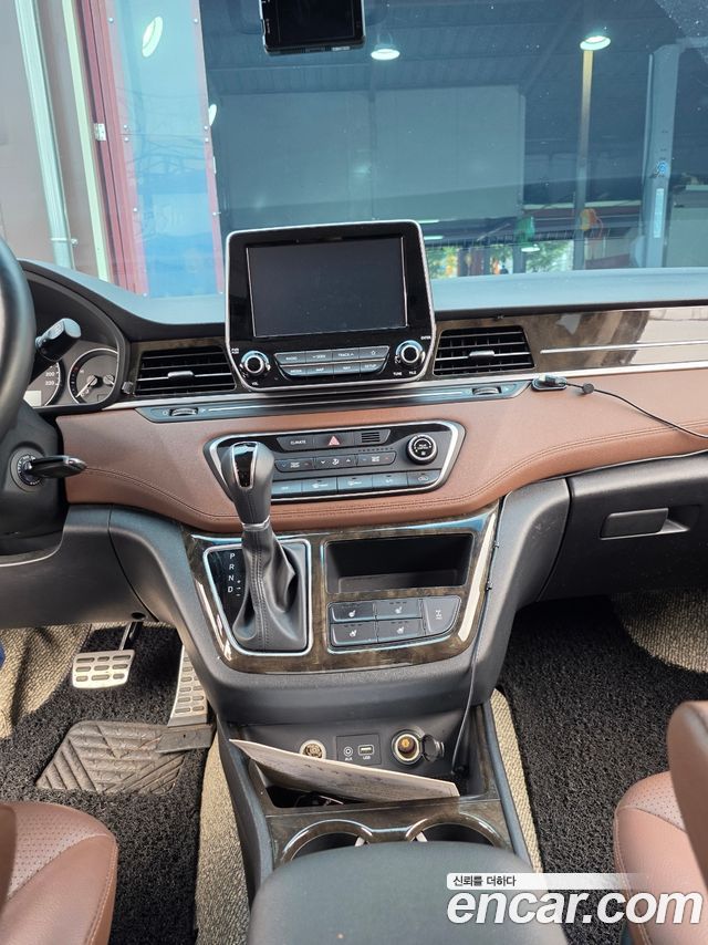 Hyundai Starex New 4WD Urban 9-Seater Exclusive - фото 3