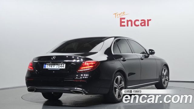 Mercedes-Benz E-Class W213 E300 Avantgarde - фото 1