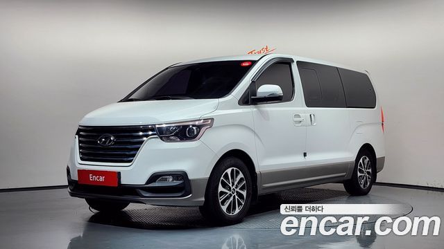 Hyundai Starex New Urban 9-Seater Exclusive - фото 0