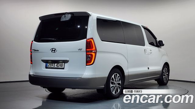 Hyundai Starex New Urban 9-Seater Exclusive - фото 1