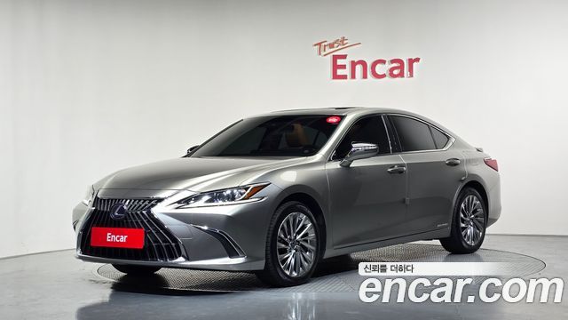 Lexus ES 300h 7-го поколения Luxury Plus - фото 0