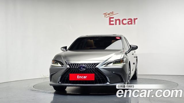 Lexus ES 300h 7-го поколения Luxury Plus - фото 2