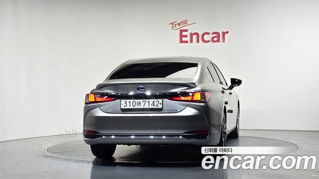 Lexus ES 300h 7-го поколения Luxury Plus - фото 3