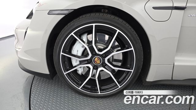 Porsche Taycan 4S - фото 4