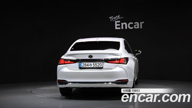 Lexus ES 300h 7-го поколения Luxury Plus - фото 3