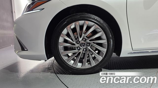 Lexus ES 300h 7-го поколения Luxury Plus - фото 4