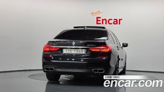 BMW 7 Series G11 M760Li xDrive - фото 3