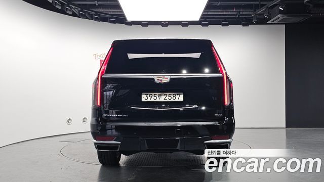Cadillac Escalade 5-го поколения 6.2 ESV ESV Premium Luxury Platinum - фото 3