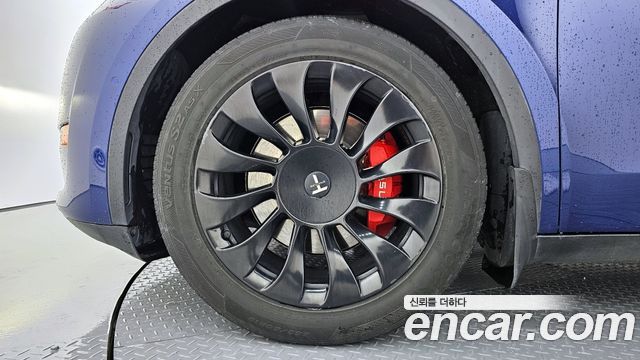 Tesla Model Y Long Range AWD - фото 4