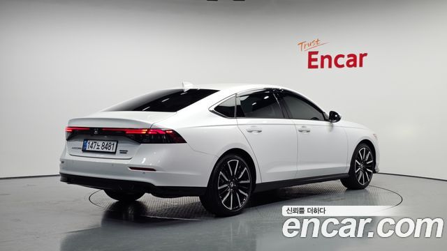 Honda Accord 11-го поколения 2.0 Hybrid Touring - фото 1