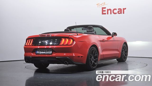 Ford Mustang Convertible - фото 1