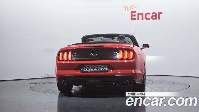 Ford Mustang Convertible - фото 3
