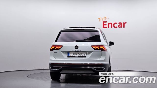 Volkswagen Tiguan 2.0 TSI Prestige - фото 3