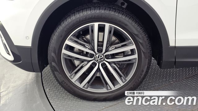 Volkswagen Tiguan 2.0 TSI Prestige - фото 4