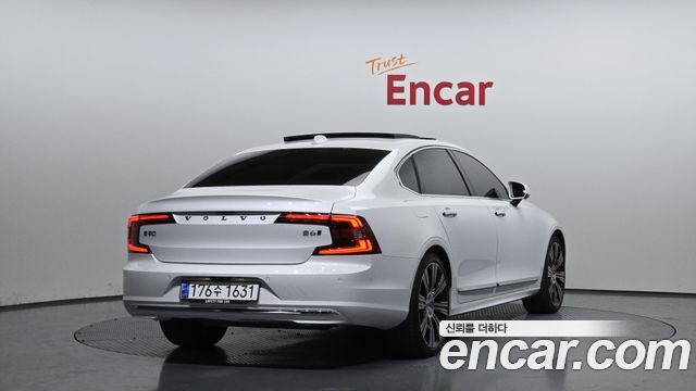 Volvo S90 B6 AWD Ultimate Bright - фото 1