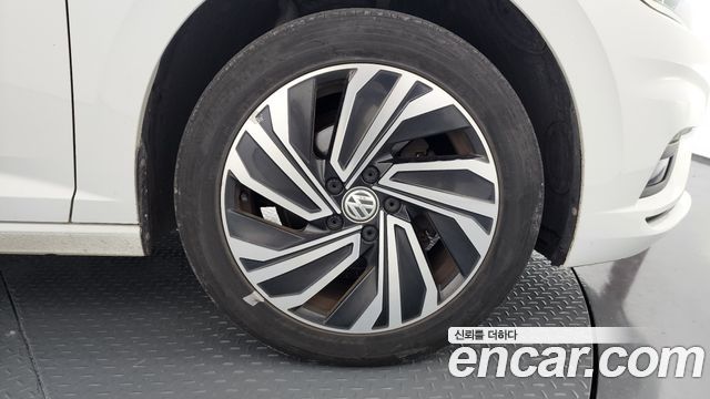Volkswagen Jetta 7-го поколения 1.4 TSI Premium - фото 4