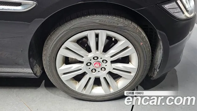 Jaguar XF X260 20d Prestige AWD - фото 4