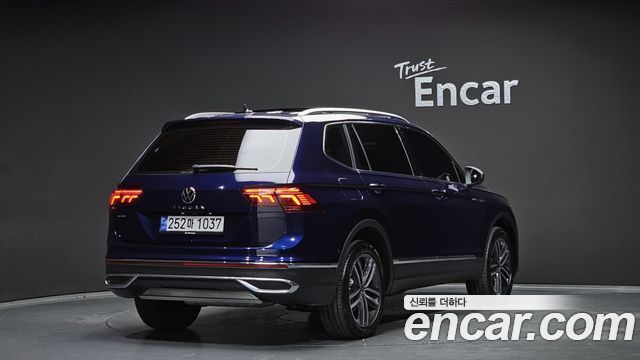 Volkswagen Tiguan 2.0 TSI Prestige - фото 1