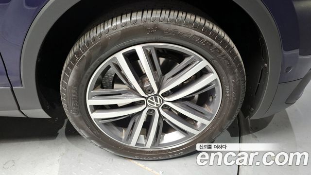 Volkswagen Tiguan 2.0 TSI Prestige - фото 4