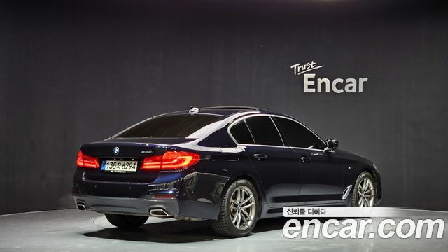 BMW 5-Series G30 520i M Sport - фото 1