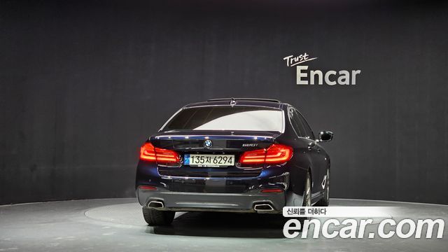 BMW 5-Series G30 520i M Sport - фото 3