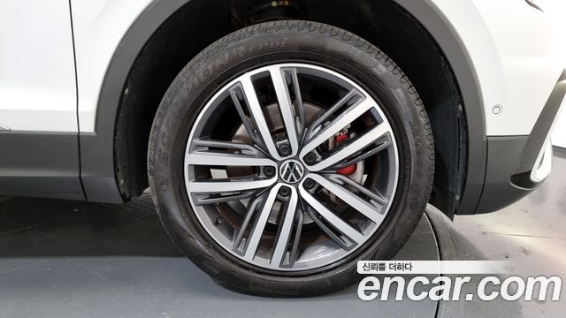 Volkswagen Tiguan 2.0 TSI Prestige - фото 4
