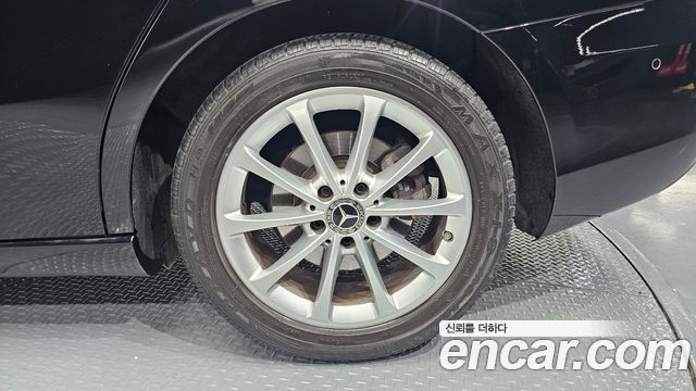 Mercedes-Benz A-Class W177 A220 Sedan - фото 4