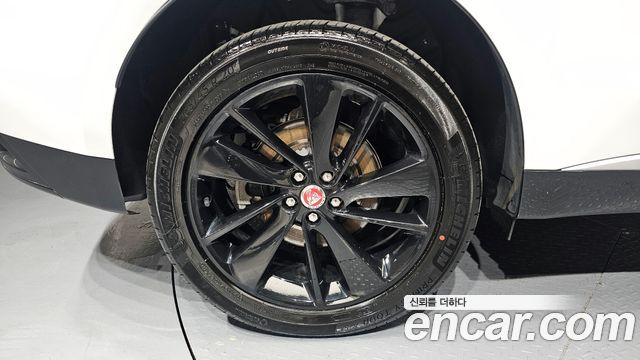Jaguar F-PACE D200 SE - фото 4