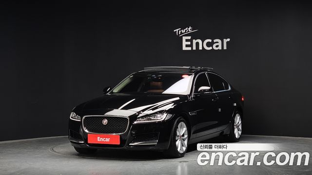Jaguar XF X260 20d Portfolio AWD - фото 0