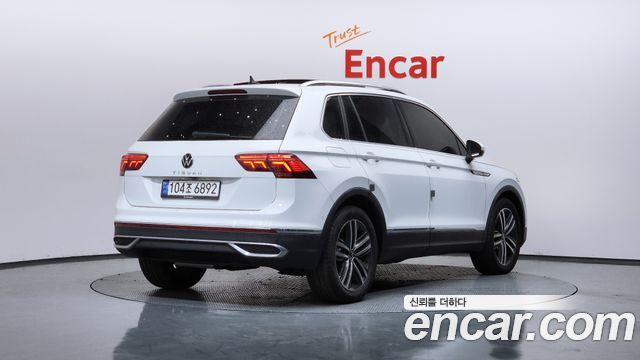 Volkswagen Tiguan 2-го поколения 2.0 TDI Prestige - фото 1