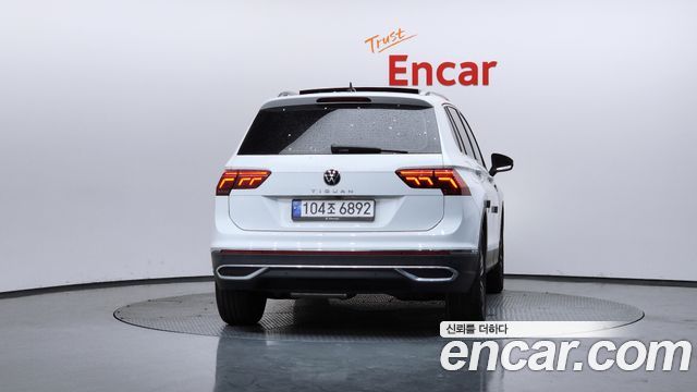 Volkswagen Tiguan 2-го поколения 2.0 TDI Prestige - фото 3
