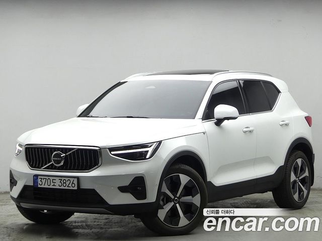 Volvo XC40 B4 Ultimate Bright - фото 0