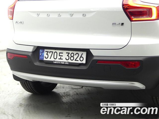 Volvo XC40 B4 Ultimate Bright - фото 1