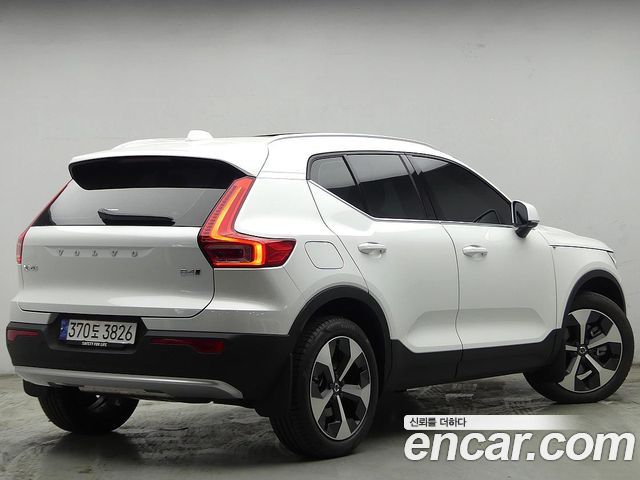 Volvo XC40 B4 Ultimate Bright - фото 3