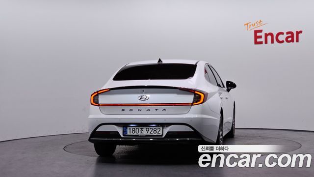 Hyundai Sonata DN8, гибрид Premium Family - фото 3