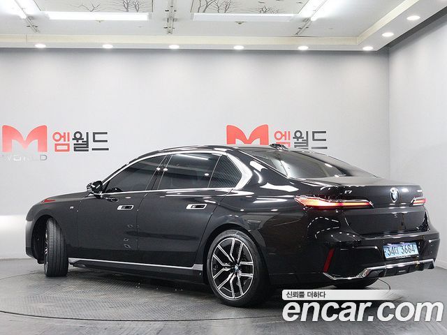 BMW i7 G70 eDrive 50 M Sport - фото 3