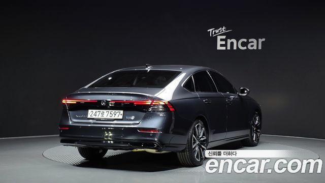 Honda Accord 11-го поколения 2.0 Hybrid Touring - фото 1